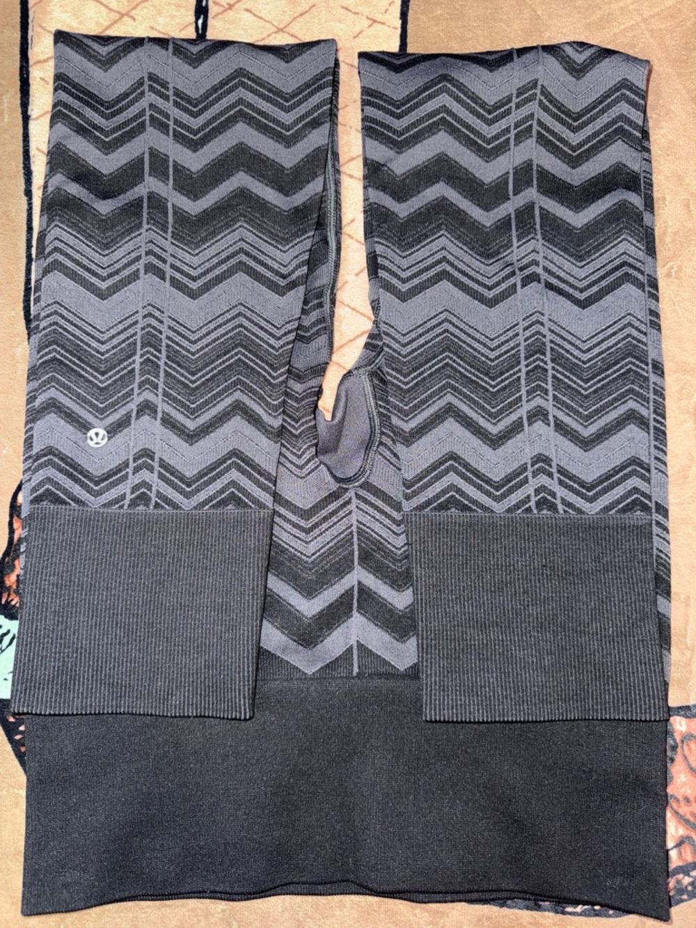 NWOT Lululemon athletica Black & Gray Chevron Leggings